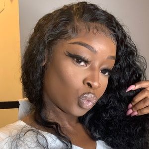 Meet your Posher, Takia